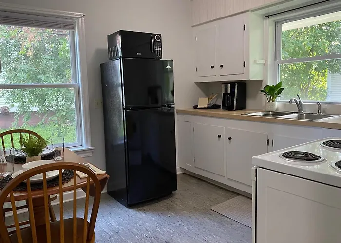 Cozy Studio, Minutes From Downtown. Quiet.