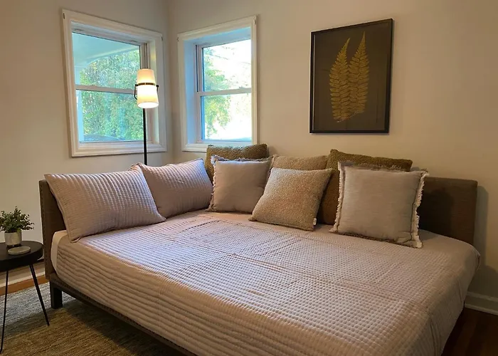 Cozy Studio, Minutes From Downtown. Quiet.