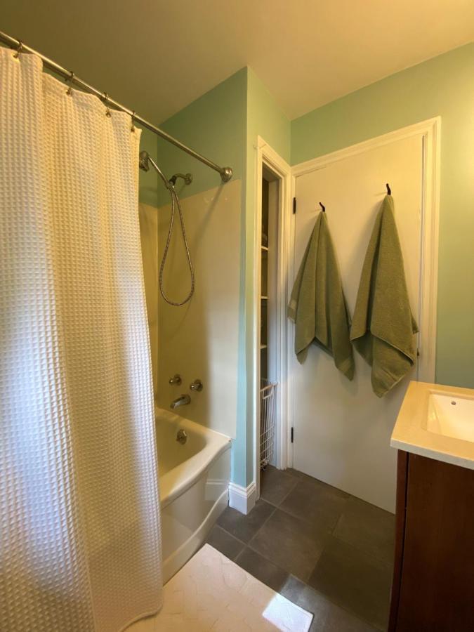 Cozy Studio, Minutes From Downtown. Quiet. Apartment